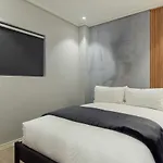 Luxury City Apartment At 16 On Bree