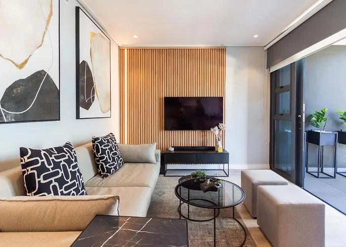 Luxury City Apartment At 16 On Bree