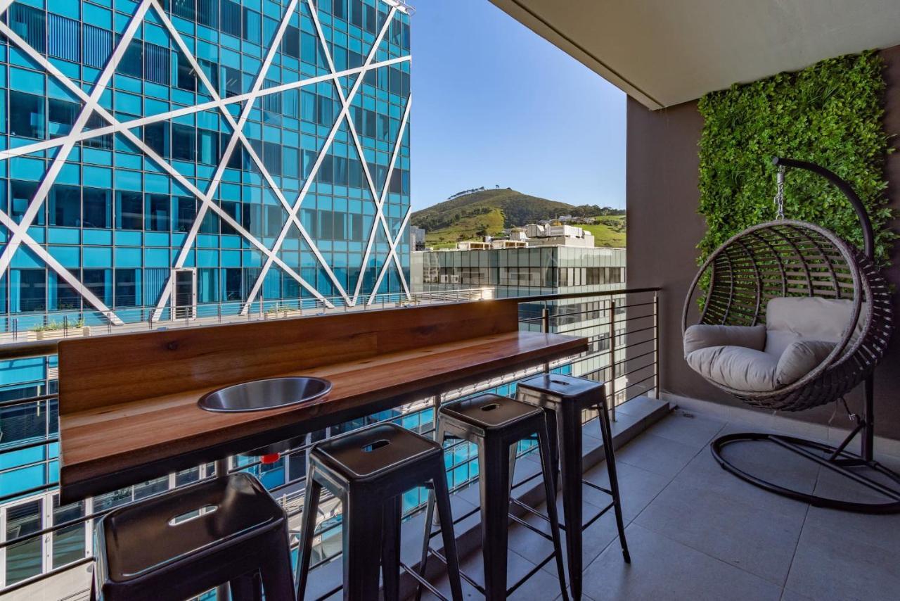 Luxury At 16 On Bree *